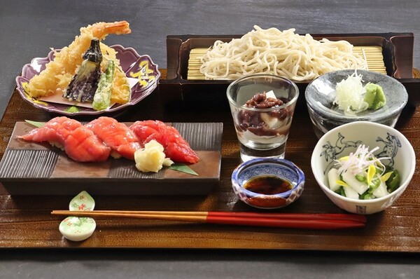 ‘긴자 오노데라(銀座おのでら)’가 메뉴를 감수하는 ‘비쇼쿠노키와미(美食ノ極)’에서는 평상시 쉽게 경험할 수 없는 최고의 식사를 계절에 맞춰 제공할 예정이다.