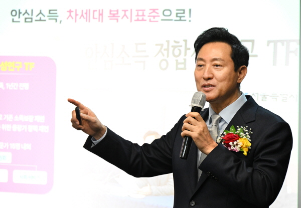 오세훈 서울시장이 26일 오전 8시 한국프레스센터에서 열린 '한국안전리더스포럼'에 참석해 특별 초청강연을 진행하고 있다.